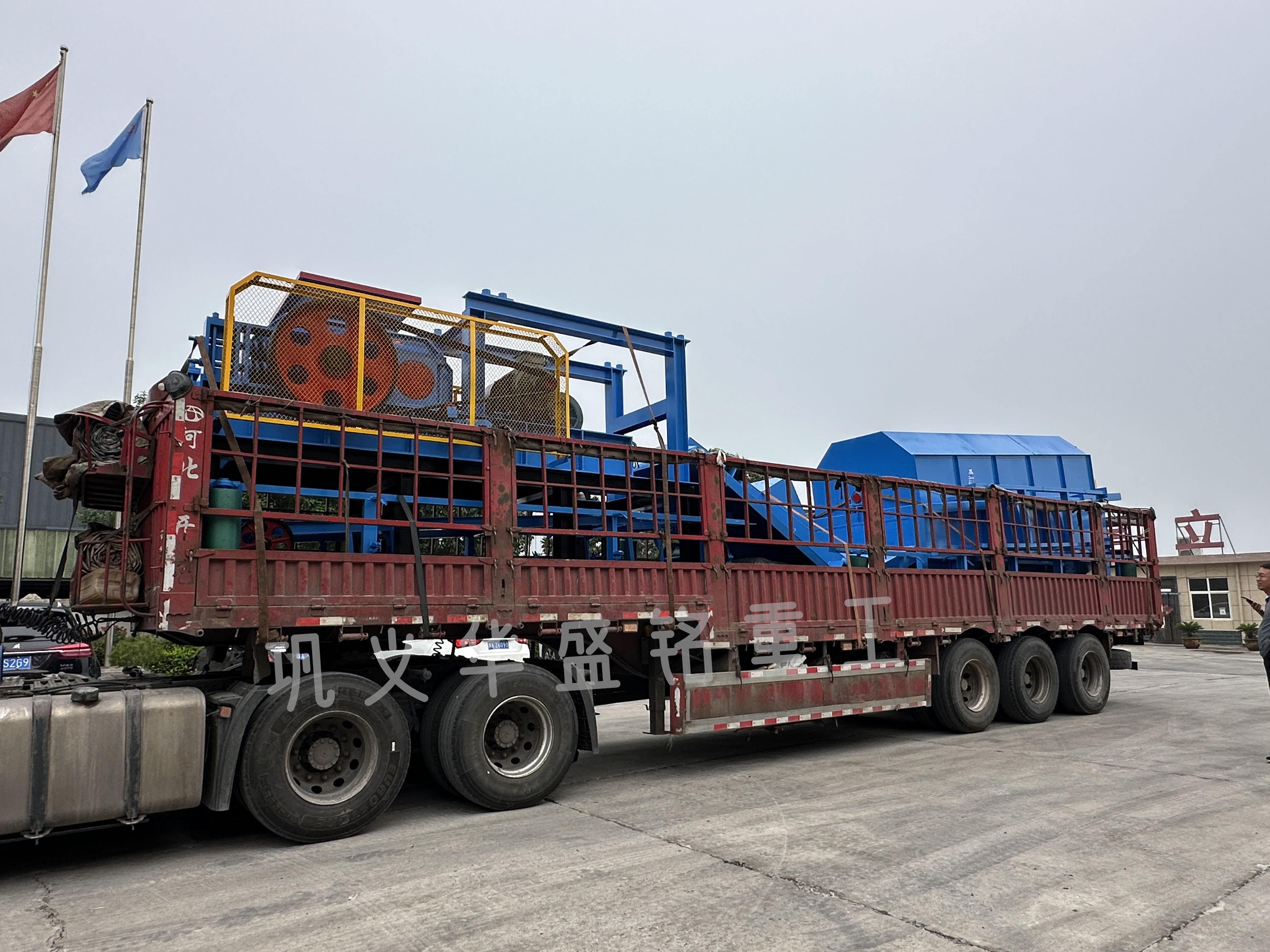 公路瀝青翻挖料破碎篩分機,瀝青再生設備型號,廢舊路面破碎機價格,柔性雙齒輥式破碎機廠家 